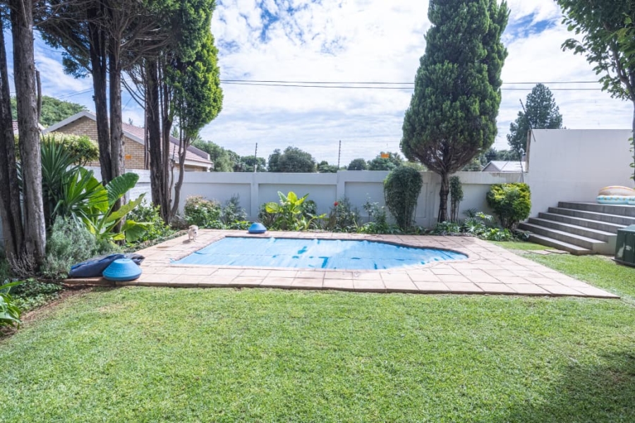 To Let 5 Bedroom Property for Rent in Wilkoppies North West